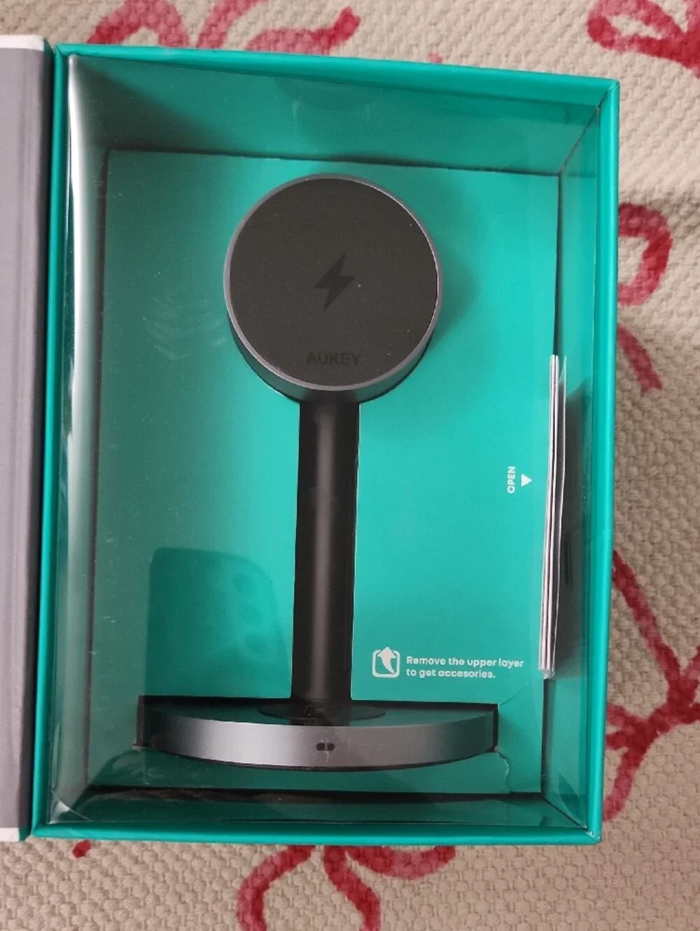 Aukey MagFusion 3-in-1 Magnetic Fast Wireless Charging Station - Gray For APPLE